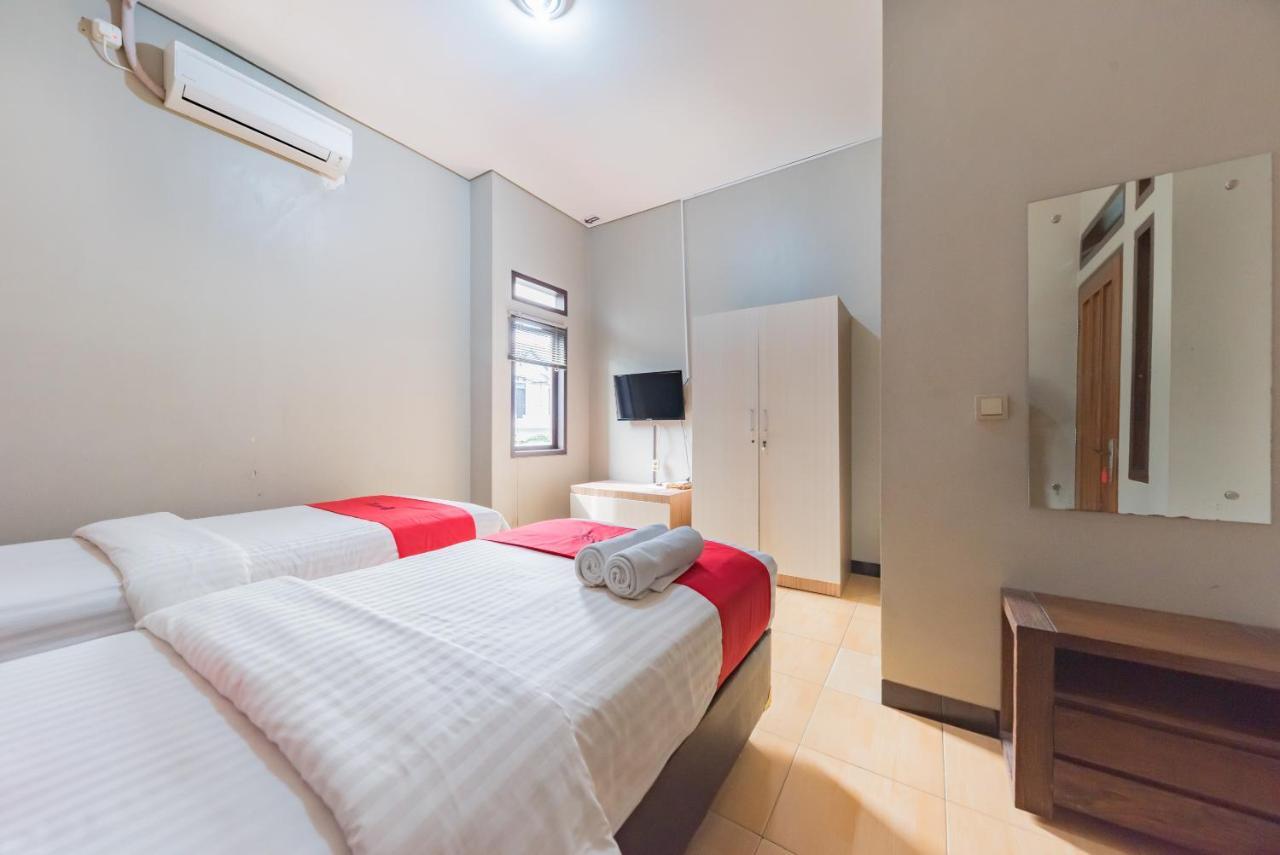 Отель Reddoorz Syariah Near Politeknik Negeri Bandung Campus Cimahi Экстерьер фото