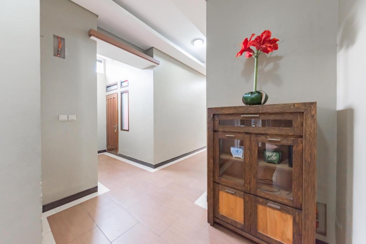 Отель Reddoorz Syariah Near Politeknik Negeri Bandung Campus Cimahi Экстерьер фото