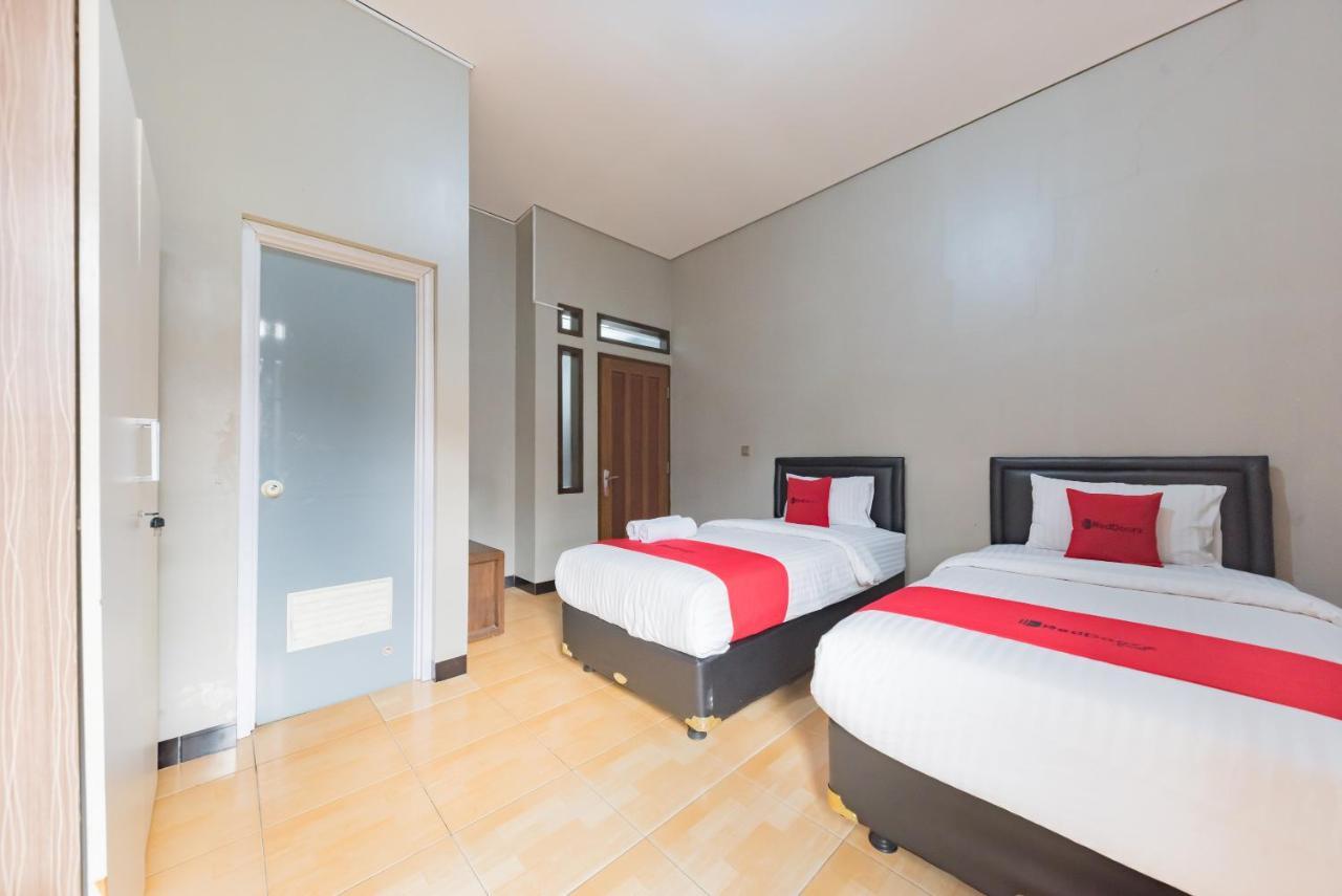 Отель Reddoorz Syariah Near Politeknik Negeri Bandung Campus Cimahi Экстерьер фото