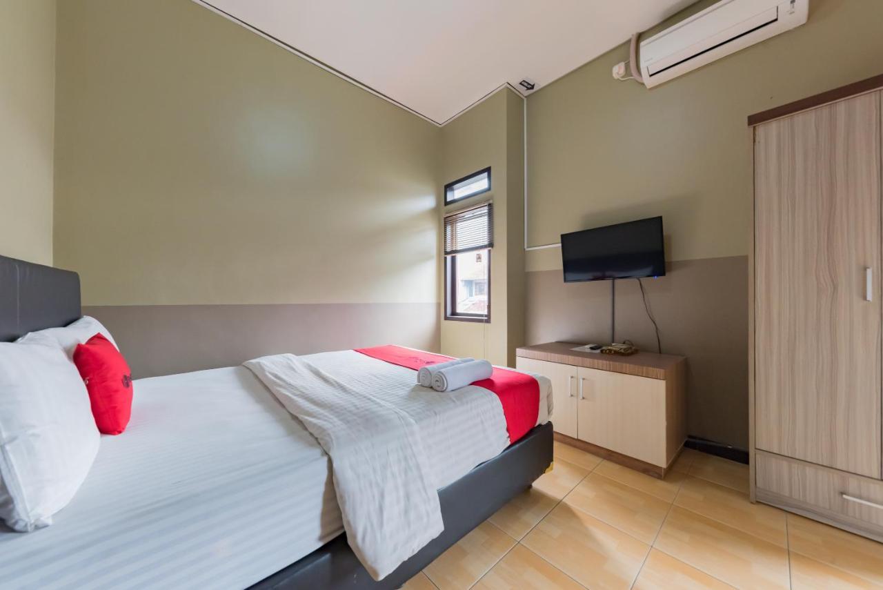 Отель Reddoorz Syariah Near Politeknik Negeri Bandung Campus Cimahi Экстерьер фото