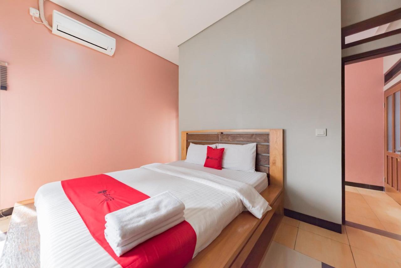Отель Reddoorz Syariah Near Politeknik Negeri Bandung Campus Cimahi Экстерьер фото