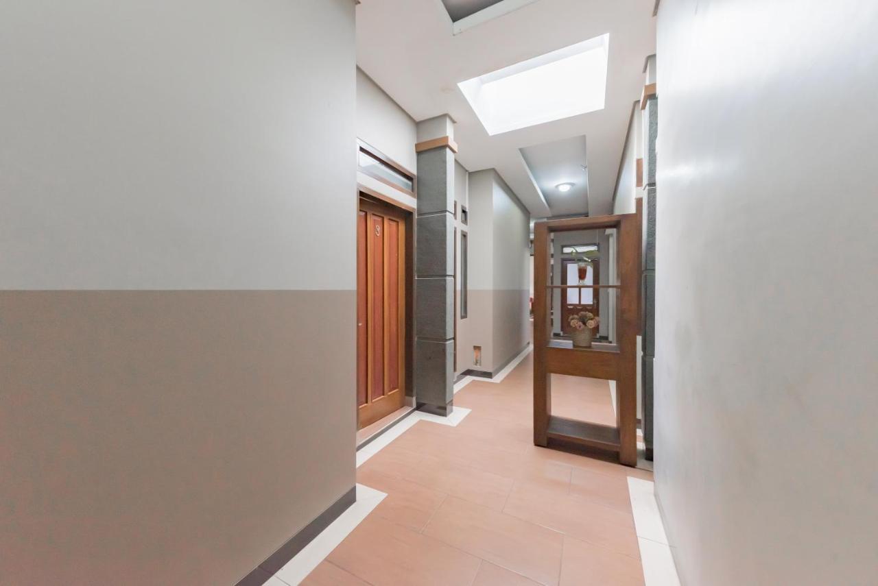 Отель Reddoorz Syariah Near Politeknik Negeri Bandung Campus Cimahi Экстерьер фото