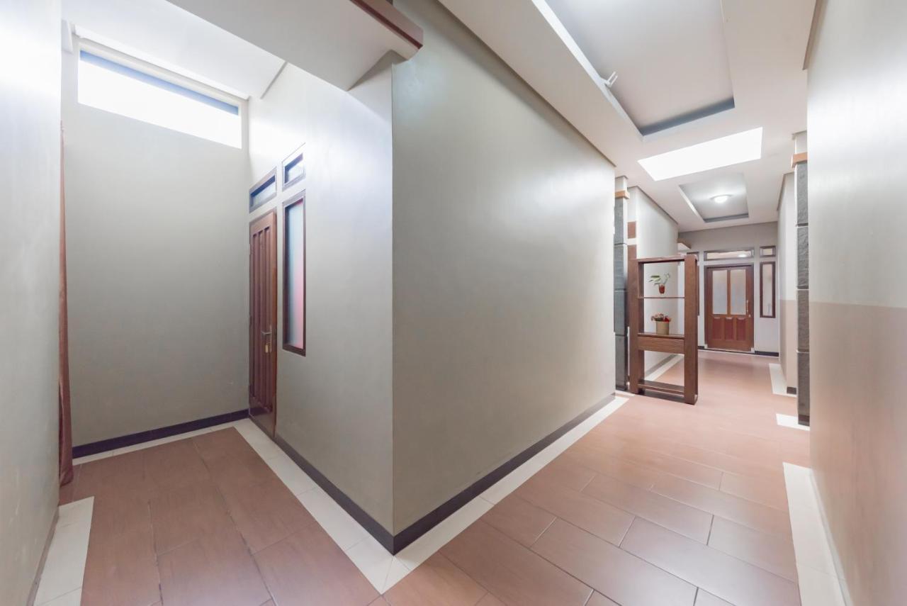 Отель Reddoorz Syariah Near Politeknik Negeri Bandung Campus Cimahi Экстерьер фото